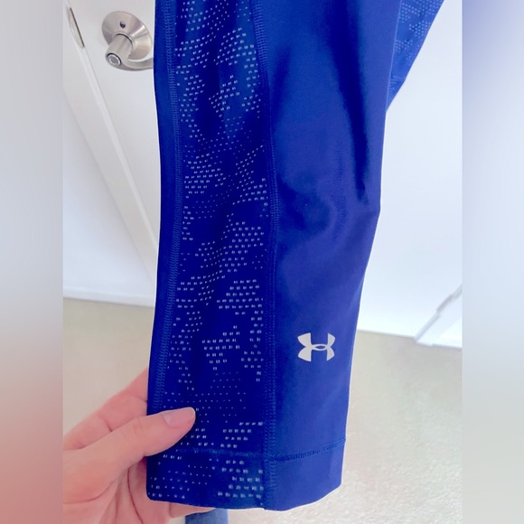 Under Armour cropped workout leggings with mesh detail in blue, size medium - Picture 3 of 5